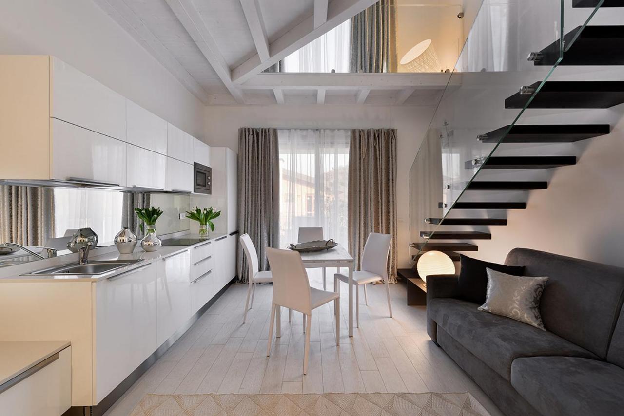 Villa Bianca Luxury Apartments Desenzano del Garda Zewnętrze zdjęcie