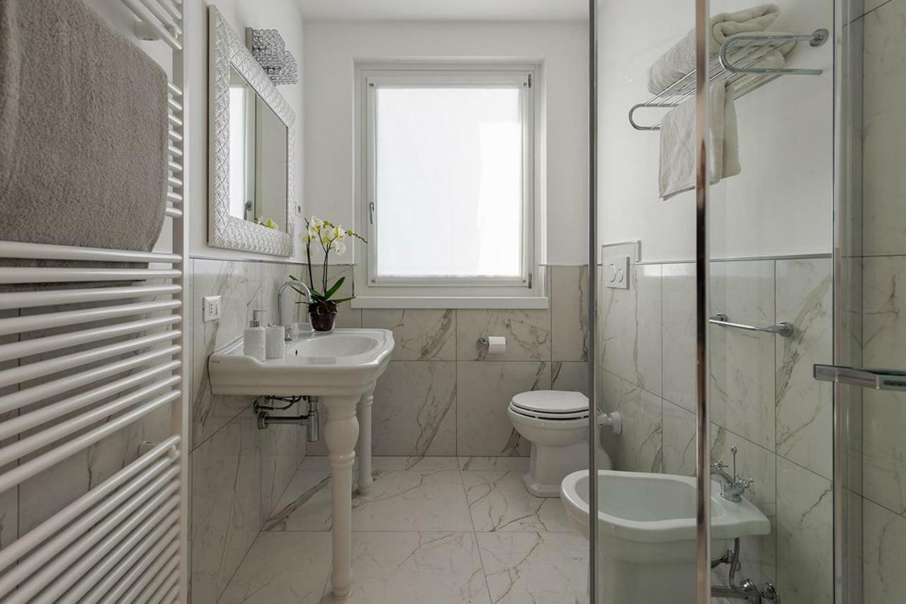 Villa Bianca Luxury Apartments Desenzano del Garda Zewnętrze zdjęcie
