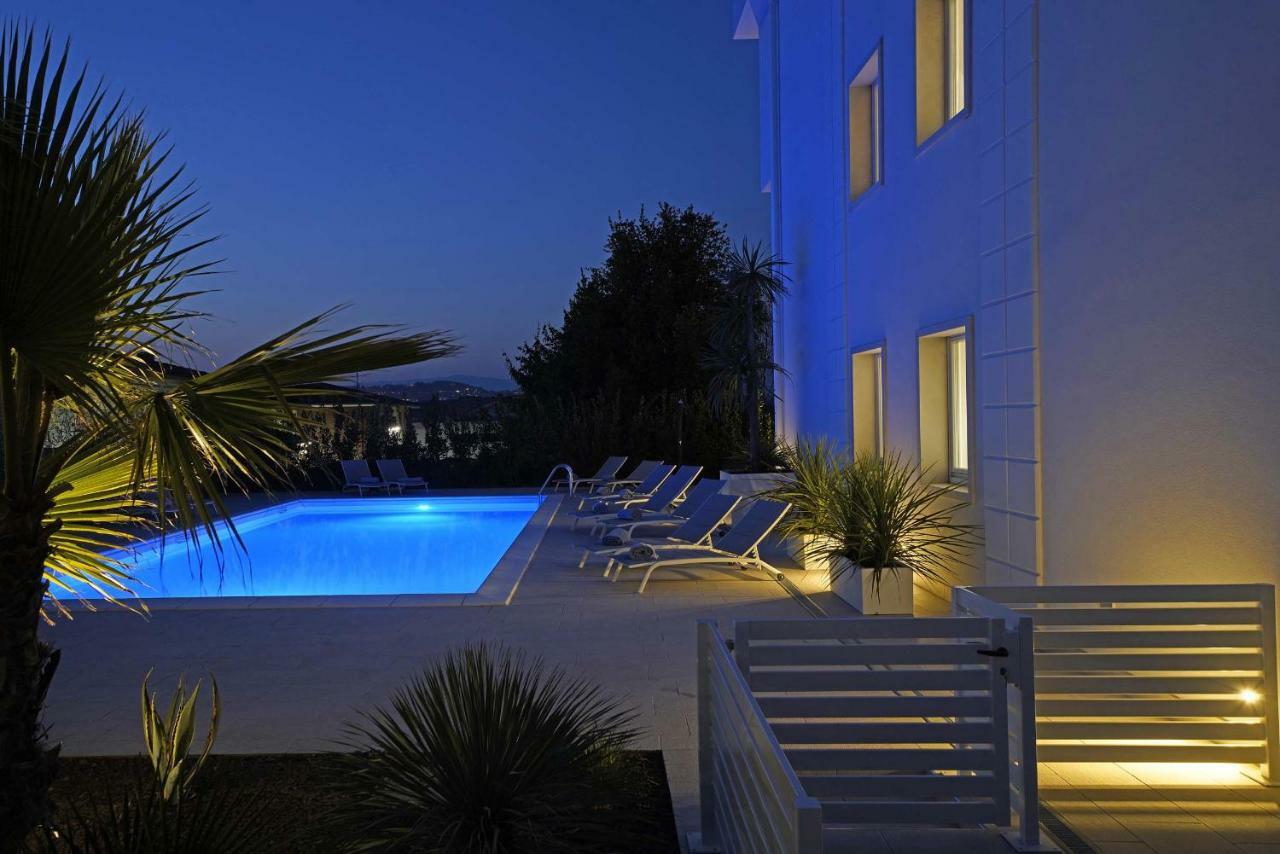 Villa Bianca Luxury Apartments Desenzano del Garda Zewnętrze zdjęcie