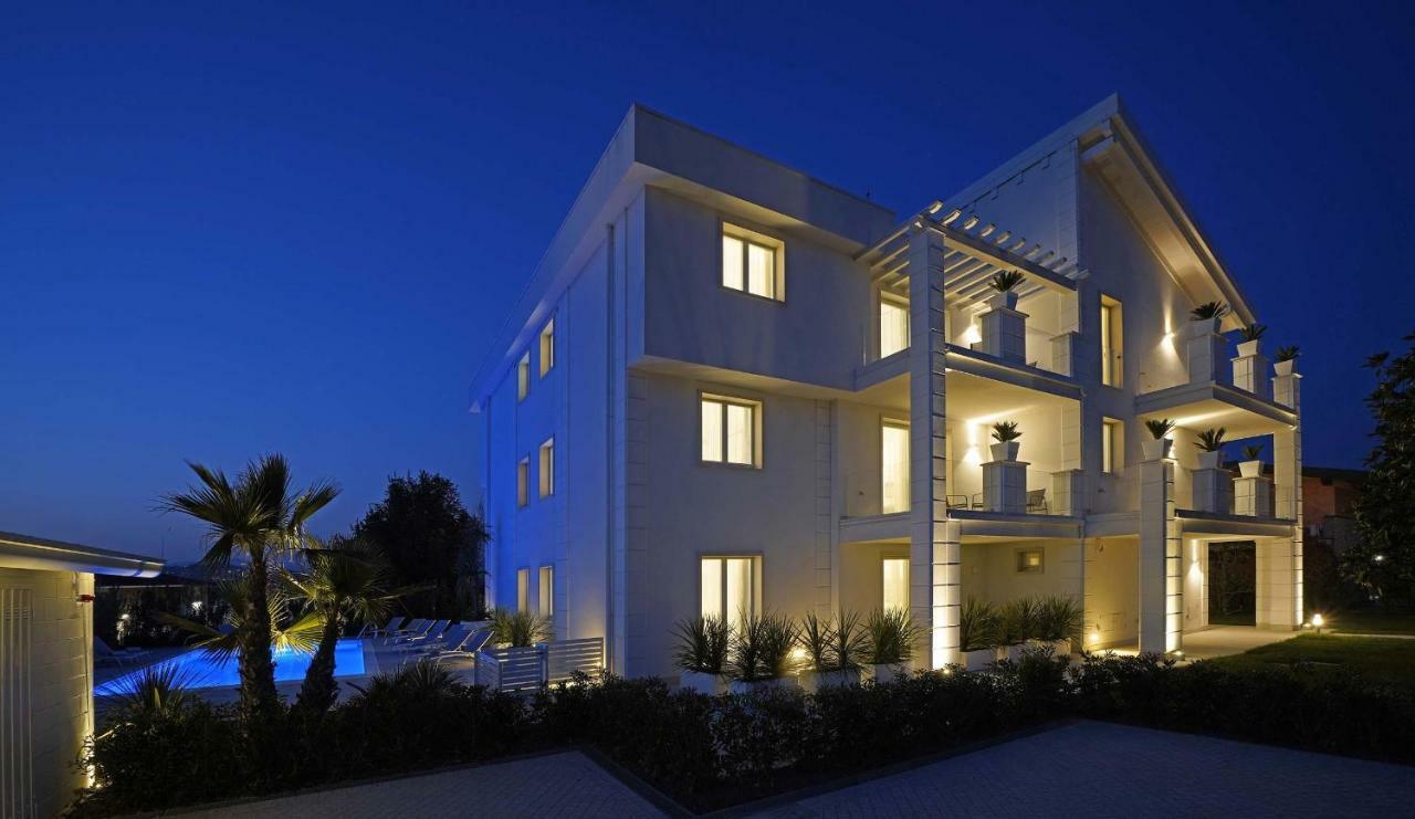 Villa Bianca Luxury Apartments Desenzano del Garda Zewnętrze zdjęcie