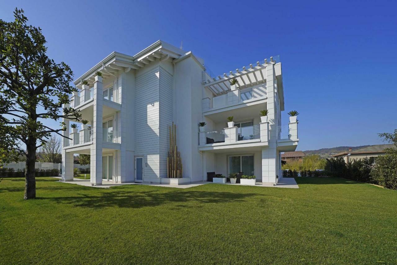 Villa Bianca Luxury Apartments Desenzano del Garda Zewnętrze zdjęcie