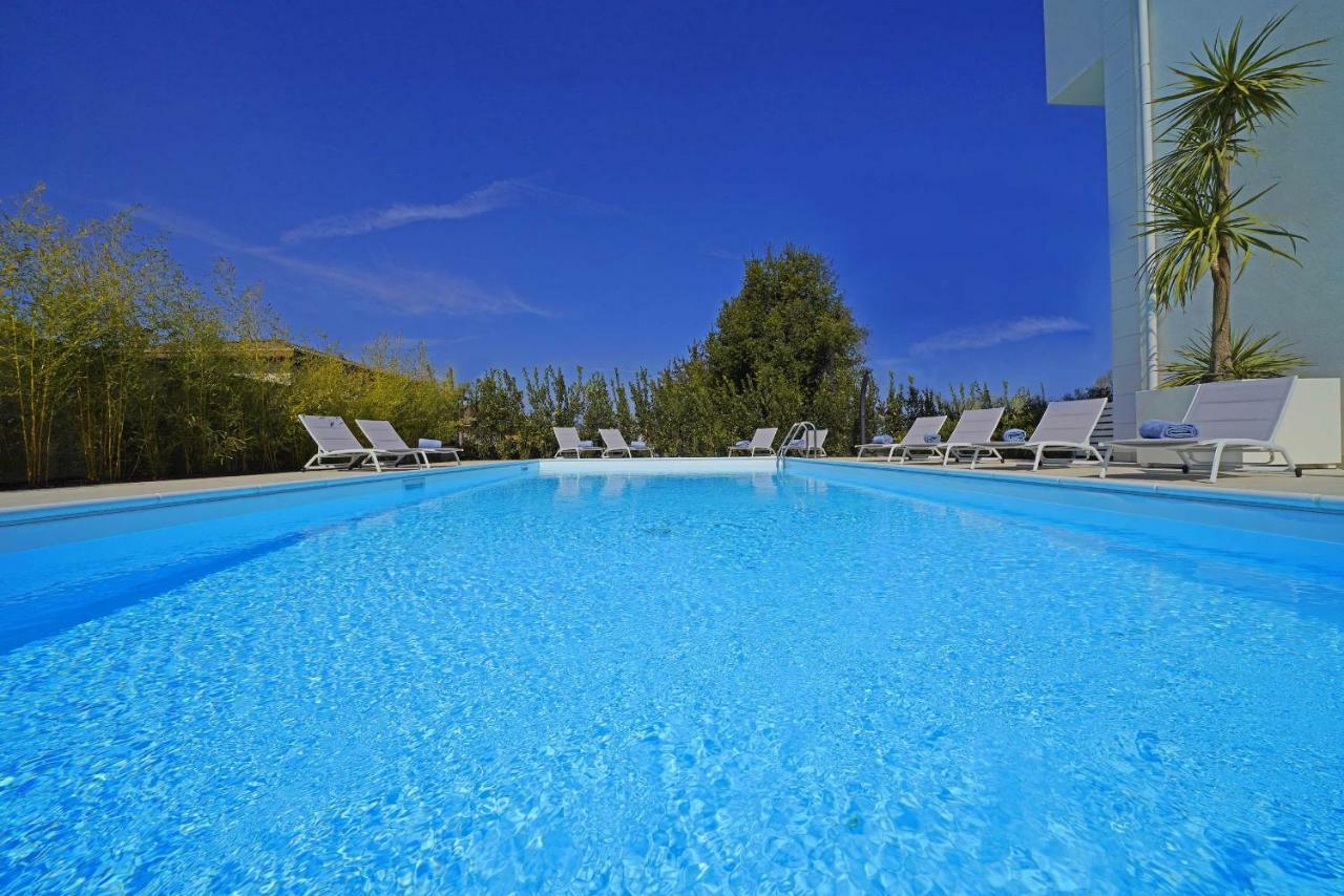 Villa Bianca Luxury Apartments Desenzano del Garda Zewnętrze zdjęcie