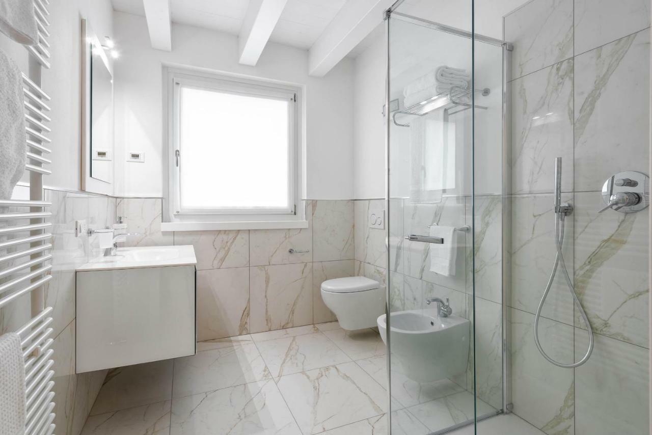 Villa Bianca Luxury Apartments Desenzano del Garda Zewnętrze zdjęcie
