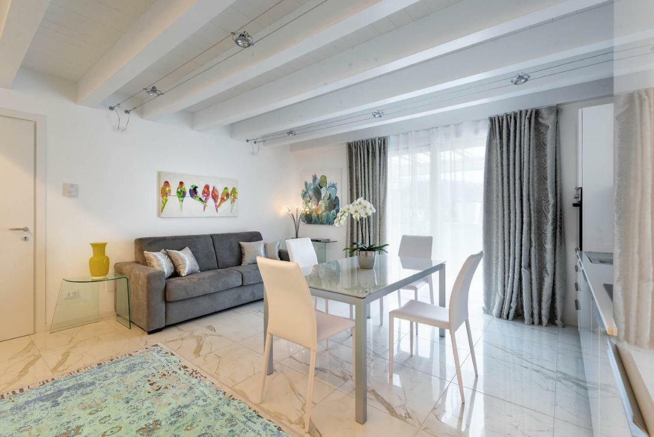 Villa Bianca Luxury Apartments Desenzano del Garda Zewnętrze zdjęcie