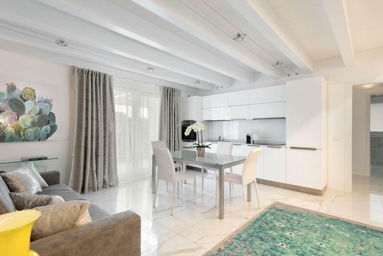 Villa Bianca Luxury Apartments Desenzano del Garda Zewnętrze zdjęcie