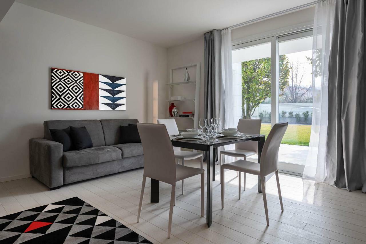 Villa Bianca Luxury Apartments Desenzano del Garda Zewnętrze zdjęcie