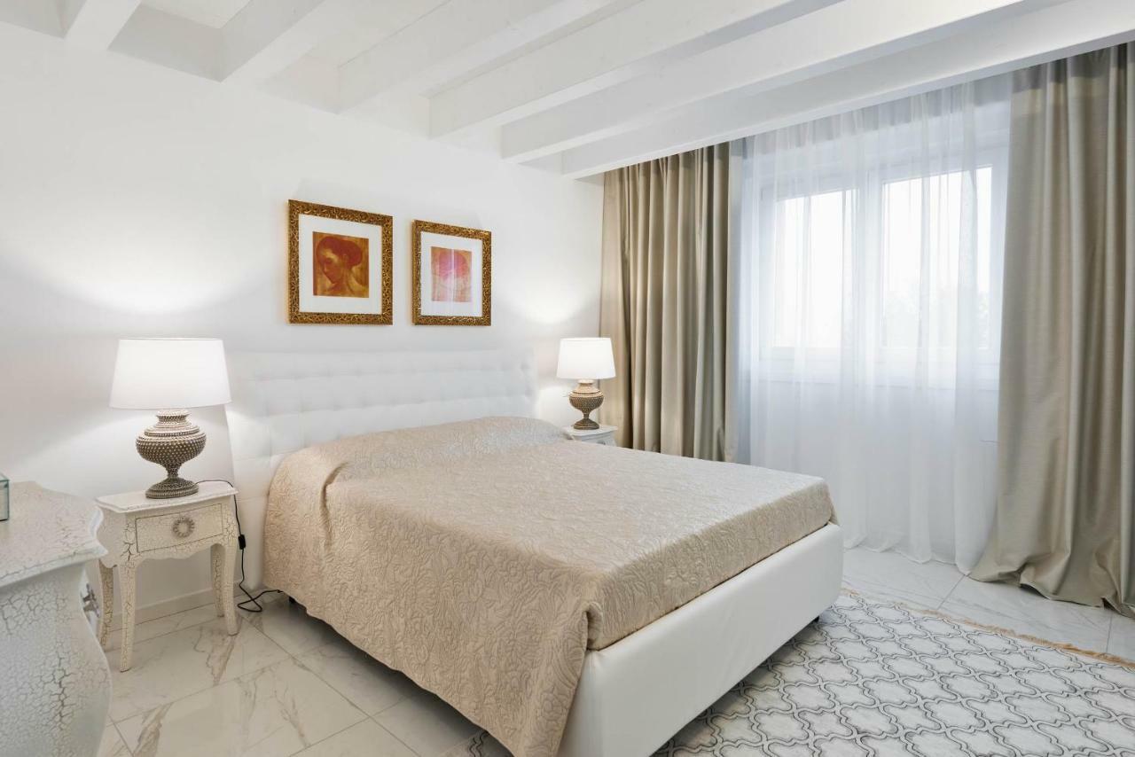 Villa Bianca Luxury Apartments Desenzano del Garda Zewnętrze zdjęcie